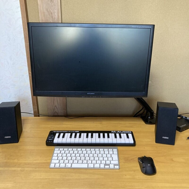 モニターアームの設置例